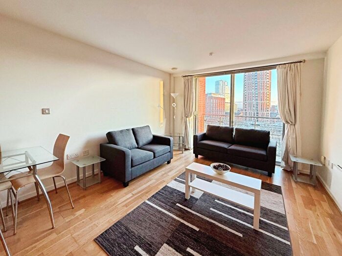 2 Bedroom Flat To Rent In Whitehall Quay, Leeds, West Yorkshire, LS1