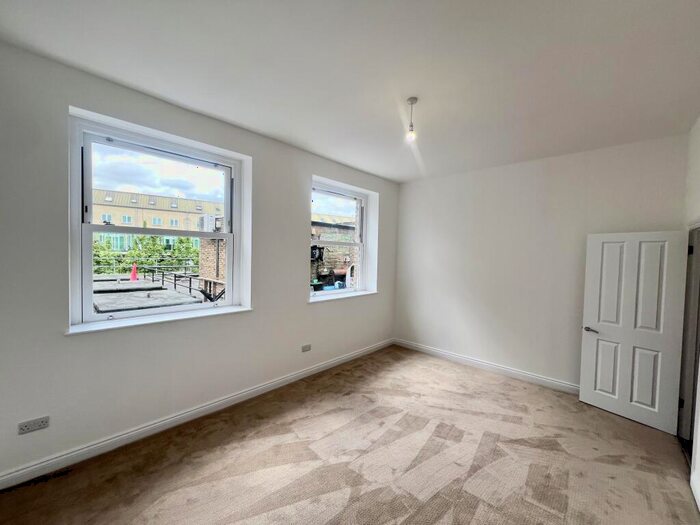 3 Bedroom Flat To Rent In Woolwich, SE18