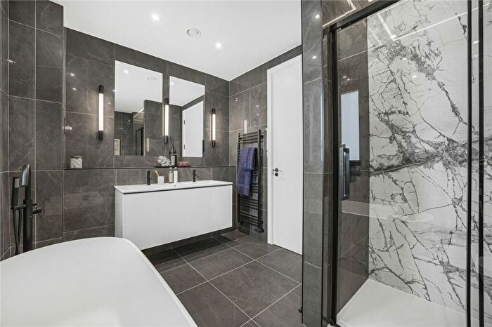 3 Bedroom Apartment For Sale In The Exchange, Parabola Road, Cheltenham, Gloucestershire, GL50
