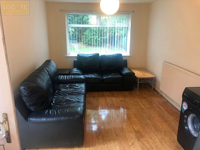 4 Bedroom Semi-Detached House To Rent In Lathom Road, Manchester, Greater Manchester, M20