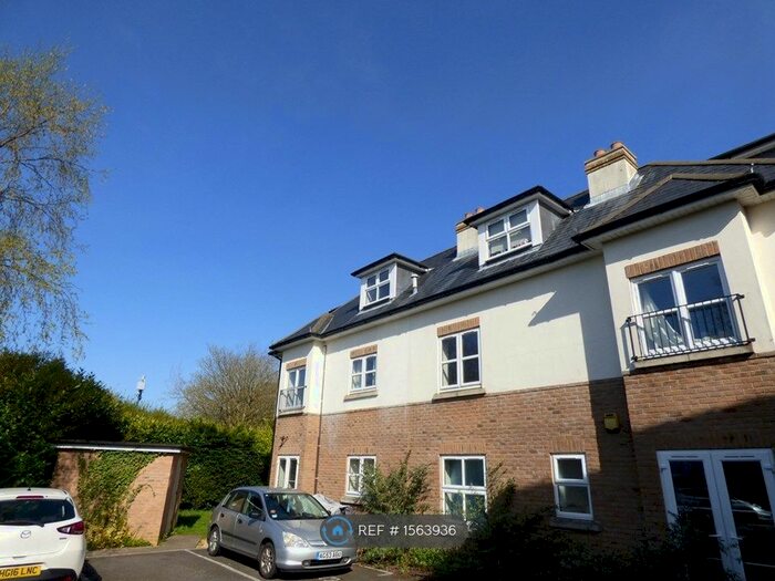 3 Bedroom Flat To Rent In Methuen Road, Bournemouth, BH8