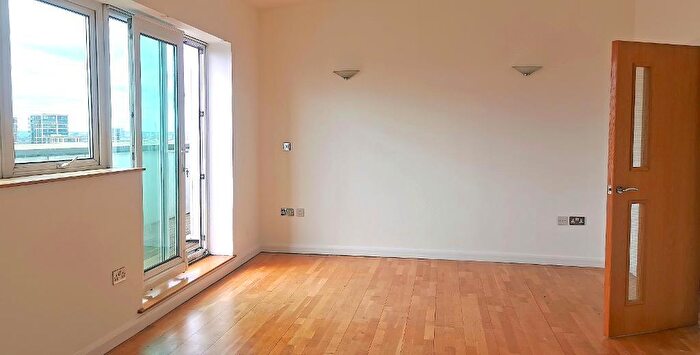 2 Bedroom Maisonette To Rent In Greens End, Woolwich, London, SE18
