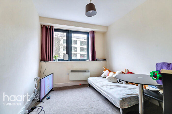 1 Bedroom Flat For Sale In Farnsby Street, Swindon, SN1