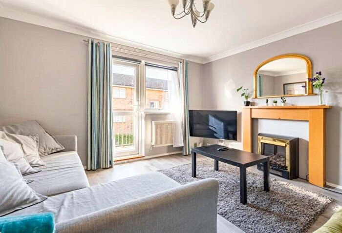 1 Bedroom Apartment To Rent In Marlborough Close, London, SE17