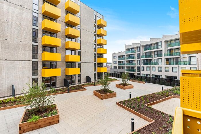 1 Bedroom Flat To Rent In Machine Works House, Pressing Lane, Hayes, UB3