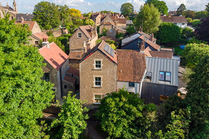 3 Bedroom Semi Detached House For Sale In Goulds Ground, Frome, BA11