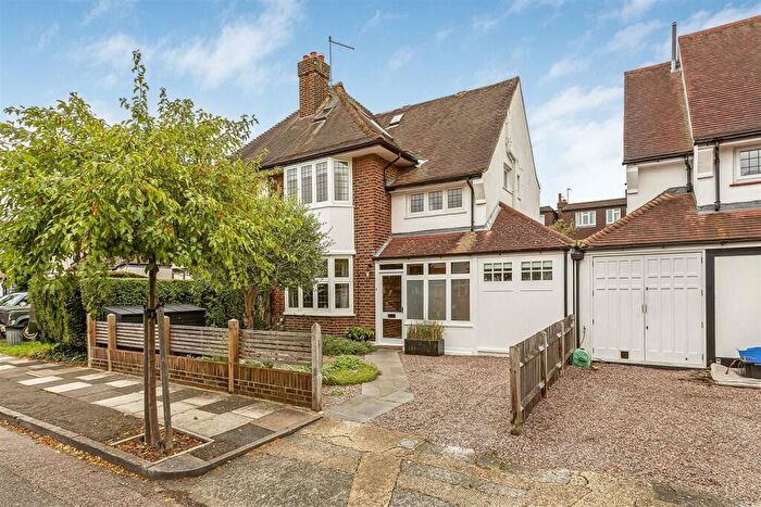 5 Bedroom Semi Detached House For Sale In Shottfield Avenue, London, SW14