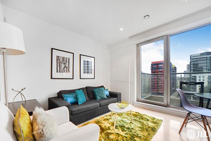 Flat To Rent In London, E14