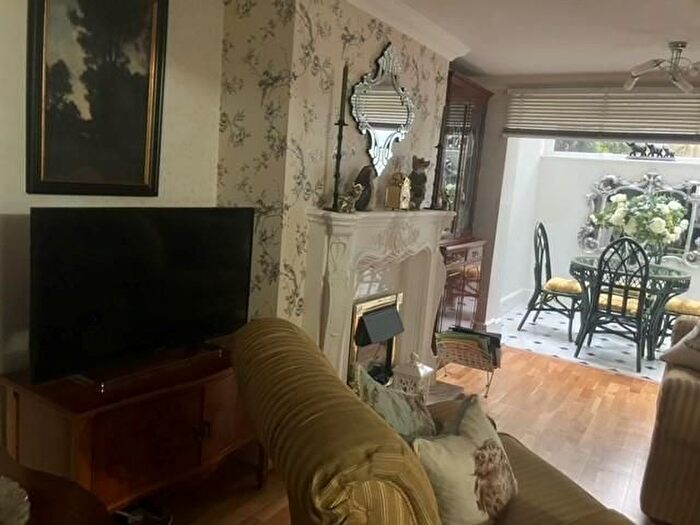 2 Bedroom Flat For Sale In Fortis Green, London, Fortis Green, London, N2