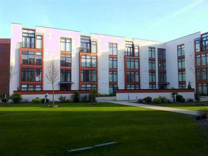 2 Bedroom Flat To Rent In Crown House, Sharston, M22