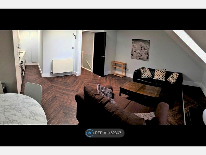 2 Bedroom Flat To Rent In Chestnut Grove, London, SW12