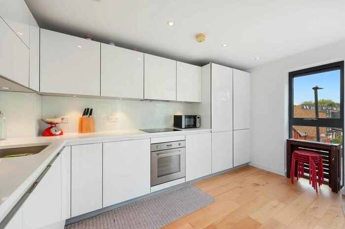 2 Bedroom Flat To Rent In Cowley Road, London, SW9