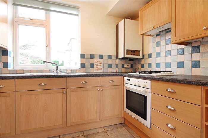 1 Bedroom Flat To Rent In Hillymead, Thornton Hill, SW19