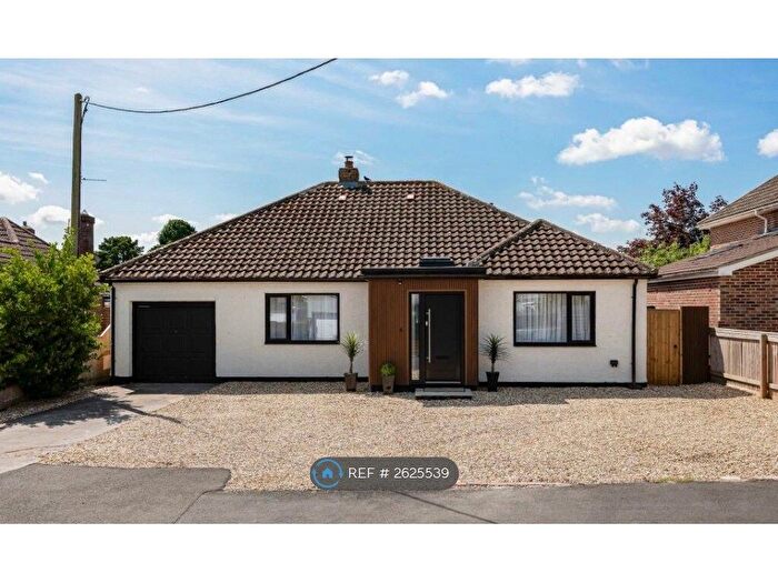 3 Bedroom Bungalow To Rent In Carisbrook Terrace, Chiseldon, Swindon, SN4