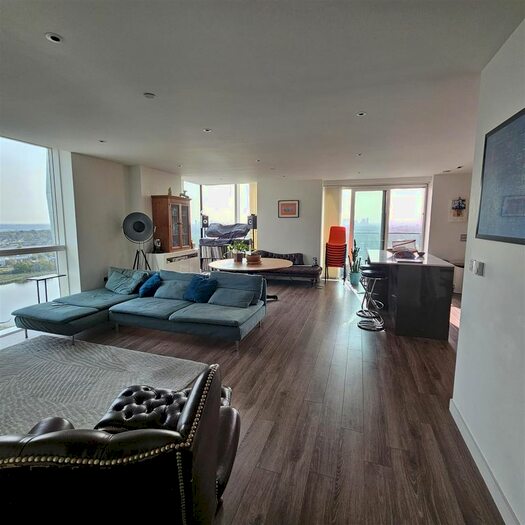 3 Bedroom Flat To Rent In Skyline Woodberry, Devan Grove, London, N4