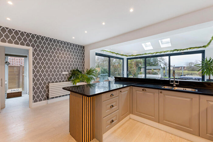 4 Bedroom Detached House For Sale In Station Road, Welham Green, AL9