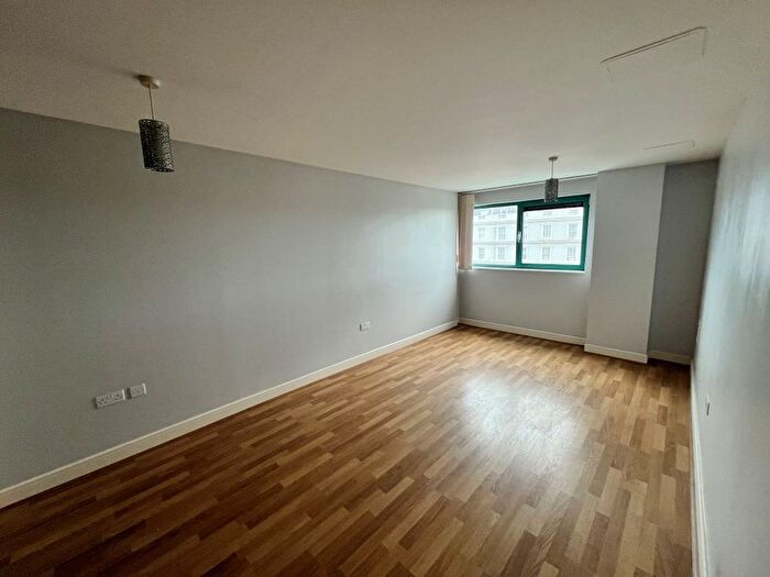 1 Bedroom Flat For Sale In Flat, The Crescent, Plymouth, Devon, PL1