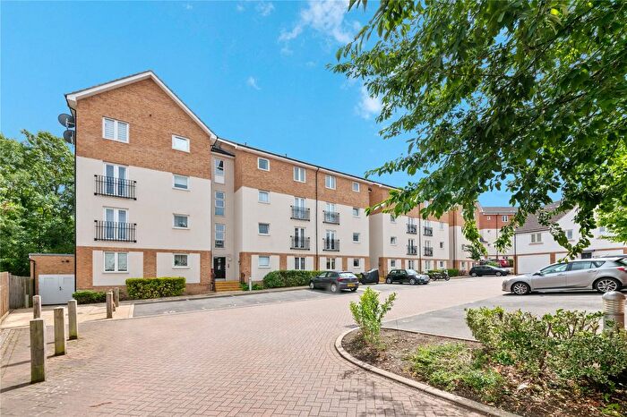 2 Bedroom Flat For Sale In Lindie Gardens, Uxbridge, UB8