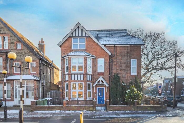 2 Bedroom Flat To Rent In Mitcham Lane, London, SW16