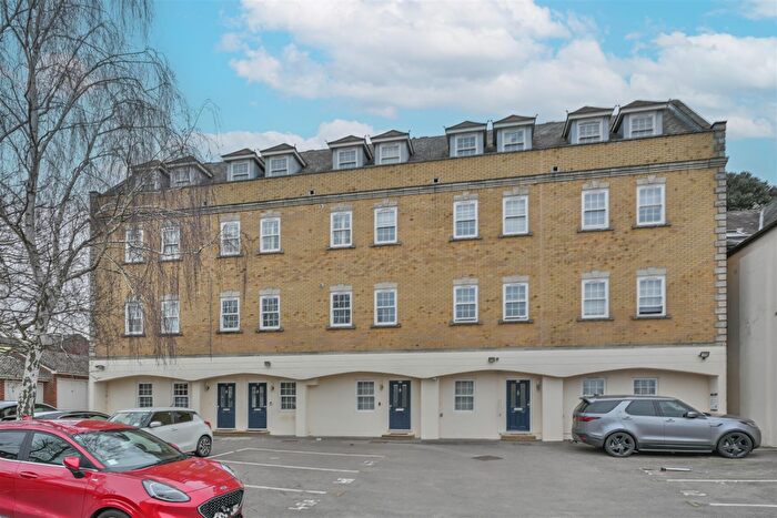 1 Bedroom Apartment For Sale In Knight Court, Crown Street, Brentwood, CM14