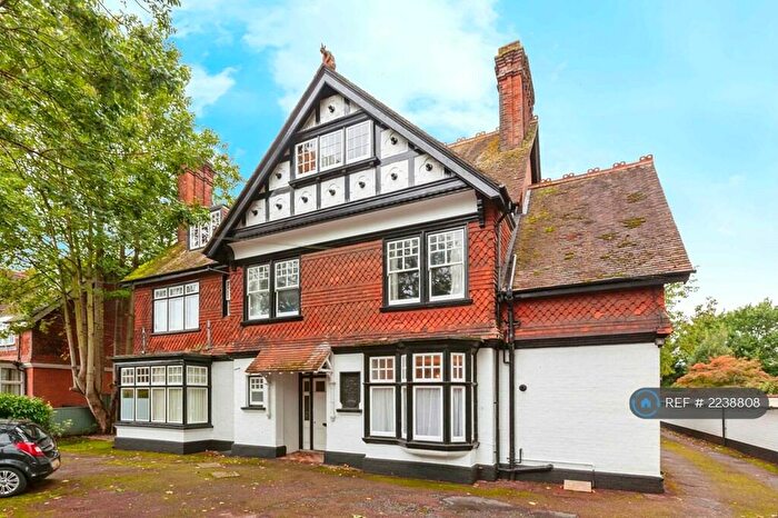 1 Bedroom Flat To Rent In Ray Park Avenue, Maidenhead, SL6