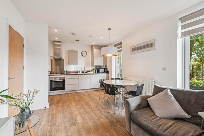 2 Bedroom Apartment For Sale In Allwoods Place, Hitchin, SG4