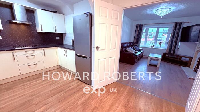 3 Bedroom Semi-Detached House For Sale In Southfield, Much Hoole, PR4