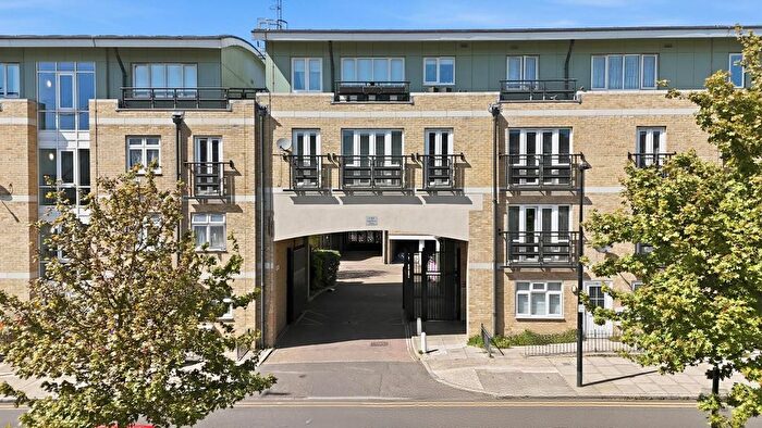 1 Bedroom Flat For Sale In Locksons Close, London, E14