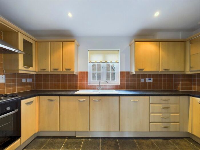 2 Bedroom Flat For Sale In Kipling Close, Warley, Brentwood, Essex, CM14
