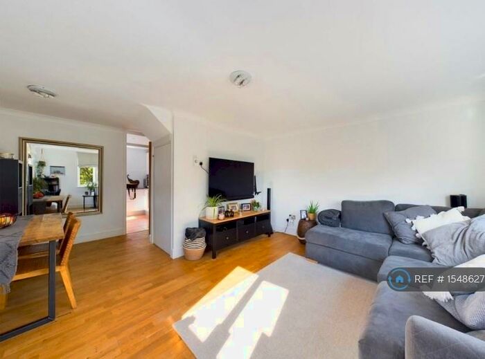 2 Bedroom Maisonette To Rent In Icknield Close, Ickleford, Hitchin, SG5