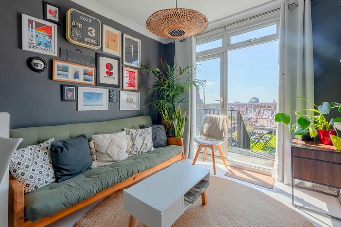 2 Bedroom Flat To Rent In Lndn-F - Fulham Palace Road, London, W6