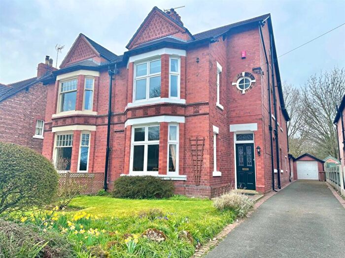 3 Bedroom Semi-Detached House For Sale In Shrewbridge Road, Nantwich, Cheshire, CW5