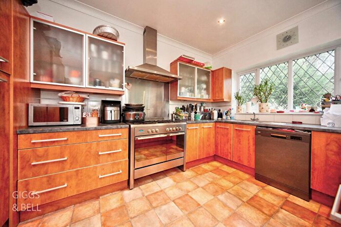 5 Bedroom Detached House For Sale In Ludlow Avenue, Luton, Bedfordshire, LU1