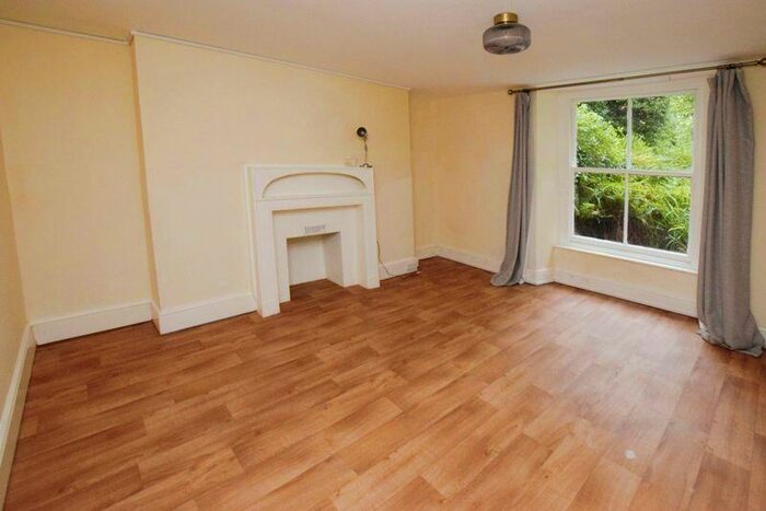 3 Bedroom Flat For Sale In Heavitree Park, Exeter, EX1
