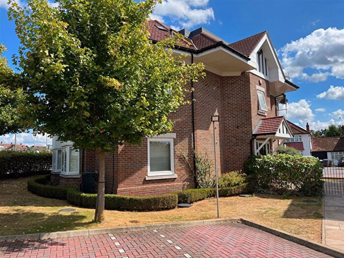 2 Bedroom Flat To Rent In Selvage Lane, London, NW7