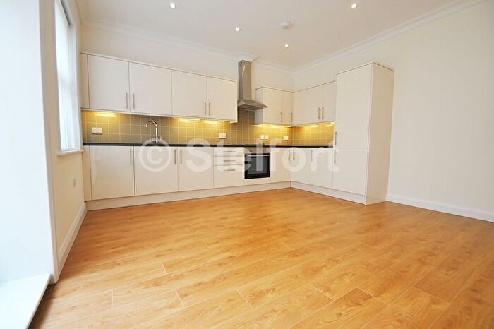 3 Bedroom Flat To Rent In Penn Road, London, N7
