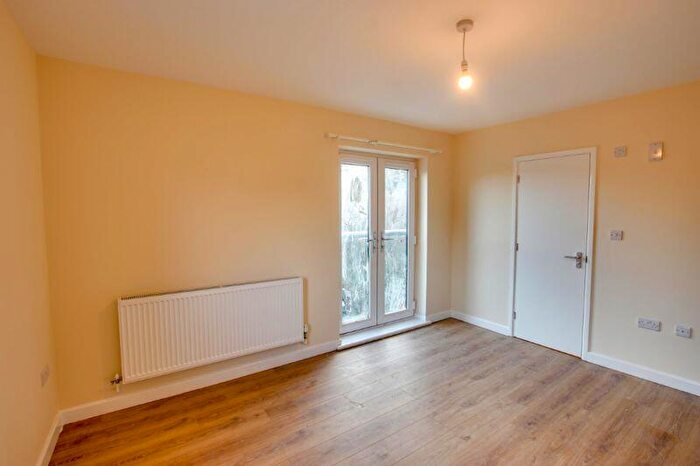 3 Bedroom Flat To Rent In Lower Bristol Road, Bath, BA2