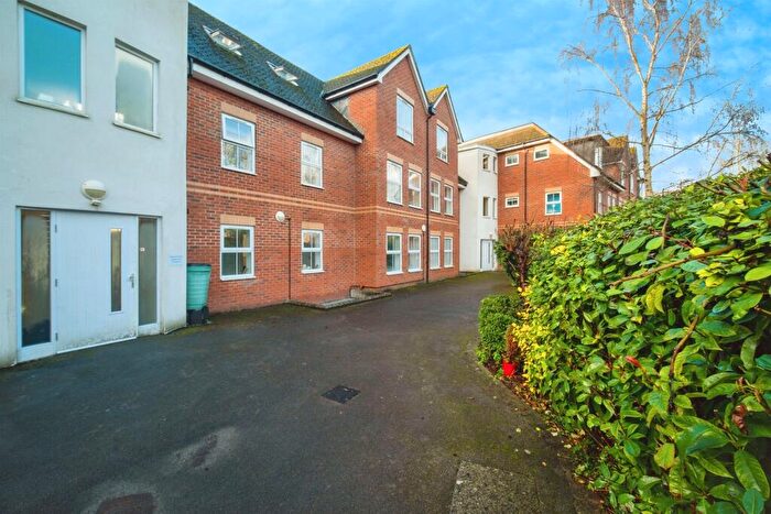 2 Bedroom Flat For Sale In Timberlake Road, Basingstoke, RG21
