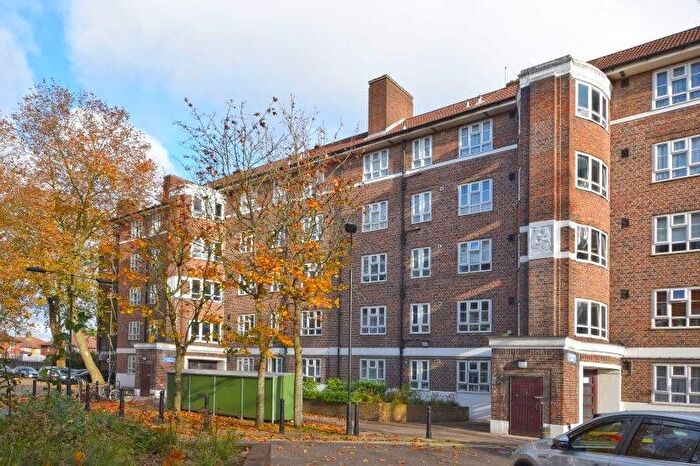3 Bedroom Flat To Rent In Carteret House, White City Estate, London, W12