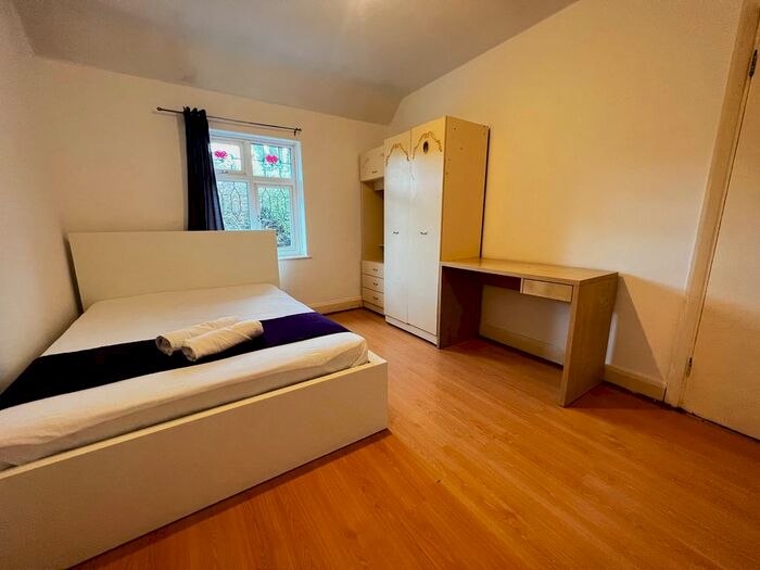 4 Bedroom Terraced House To Rent In Riverside Road, London, E15
