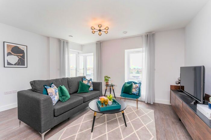 2 Bedroom Flat To Rent In Dover Court, Southall, UB2