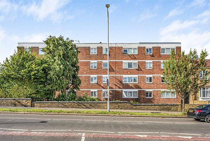 2 Bedroom Flat To Rent In Deborah Court, Victoria Road, South Woodford, E18