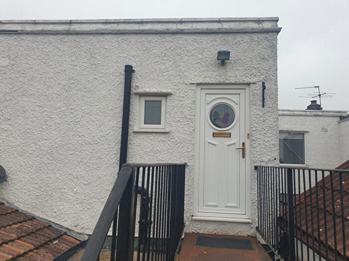 3 Bedroom Flat To Rent In High Road West, Felixstowe, IP11