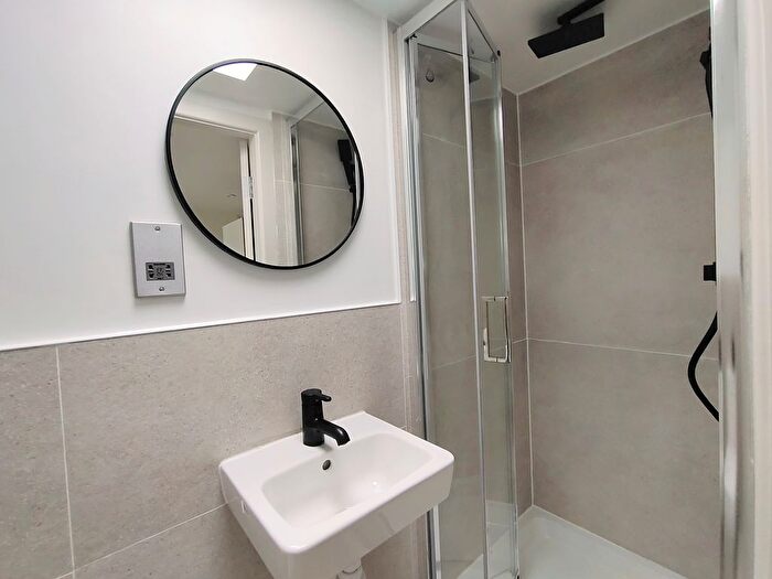 1 Bedroom Studio To Rent In Villiers Road, Kingston Upon Thames, KT1