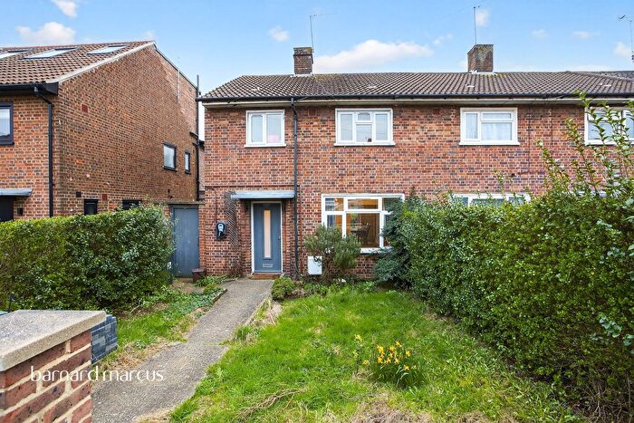 3 Bedroom End Terrace House For Sale In George Crescent, London, N10