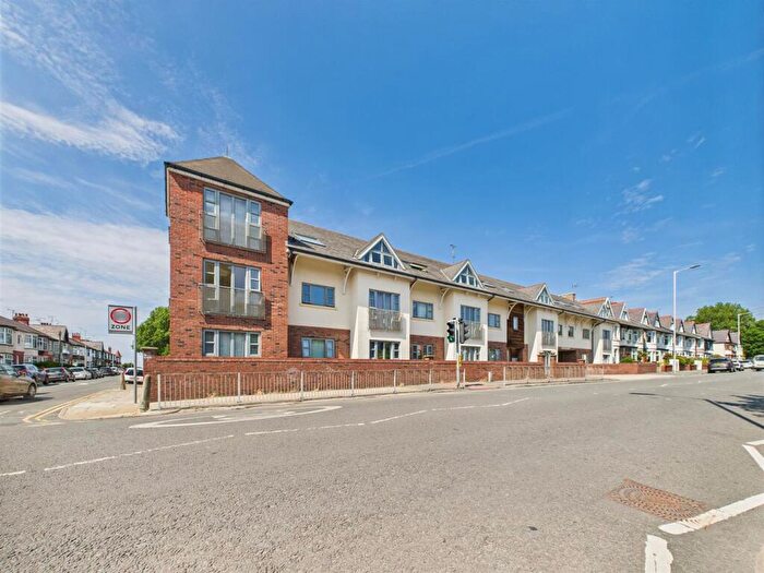 2 Bedroom Apartment For Sale In Grove Road, Wallasey, CH45