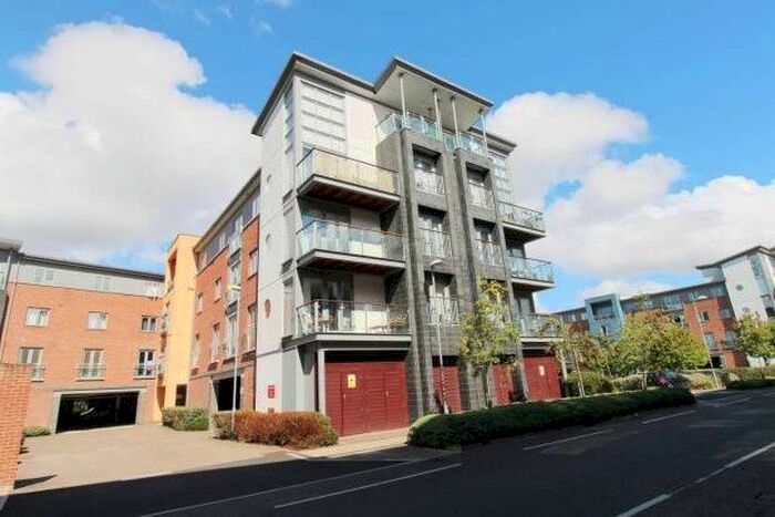 3 Bedroom Flat To Rent In Worsdell Drive, Gateshead, NE8