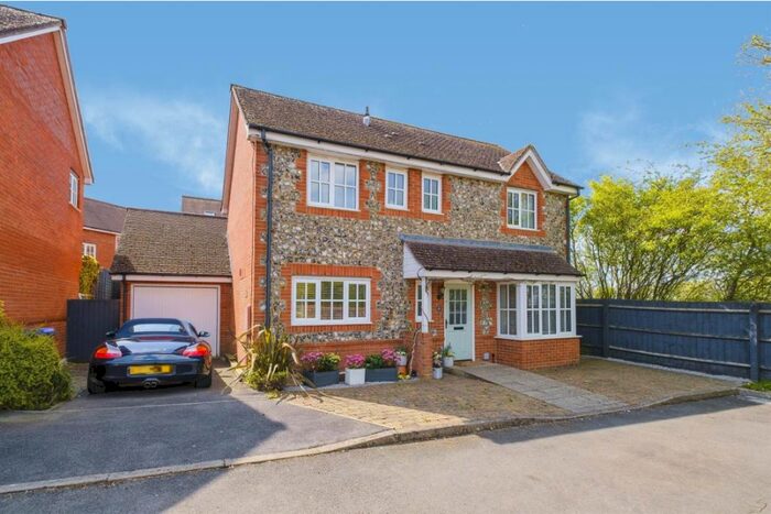 3 Bedroom House To Rent In Maple Way, Amesbury, SP4