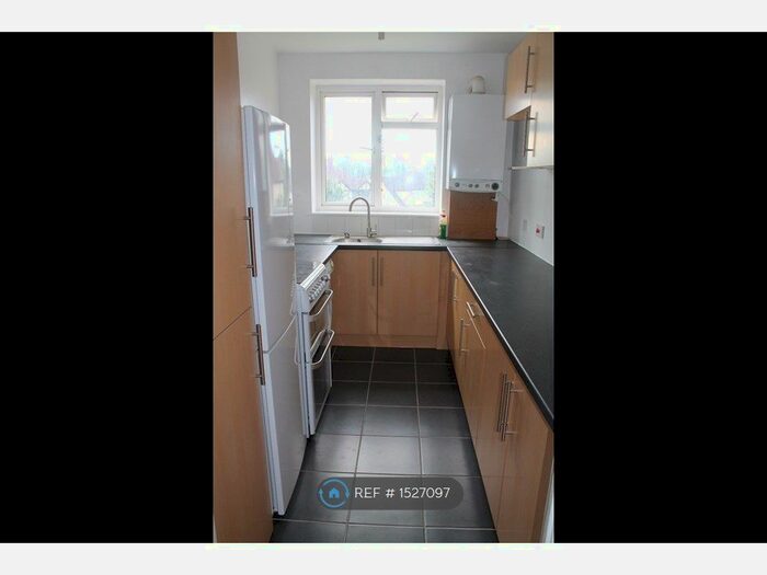 2 Bedroom Flat To Rent In Stanley Way, Orpington, BR5