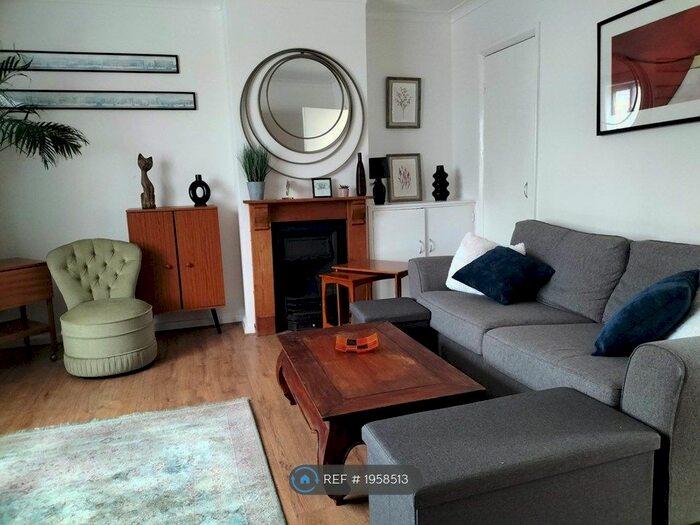 4 Bedroom Semi-Detached House To Rent In Manor Hill, Brighton, BN2